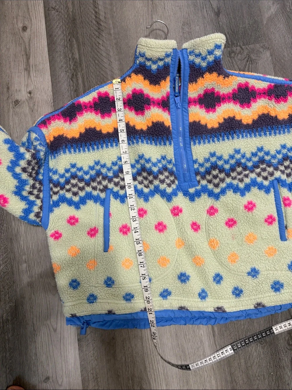 Cozy Patterned Fleece Pullover Sweater - Light Green with Blue Accents